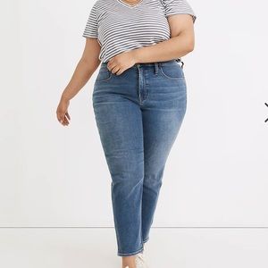 Plus Curvy High-Rise Slim Straight Jeans in Glynn Wash